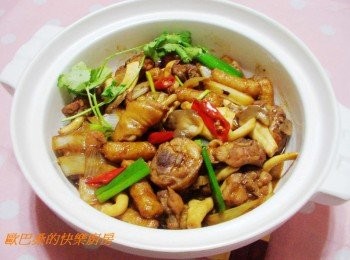 step8: 除了雞腿肉Q嫩也有著蔬菜的甜美ˊ 連不起眼小黑輪都超好吃ˊ 這鍋我們一餐就見底了ˊ 推薦給大家ˊ喜歡的趕緊試試看。