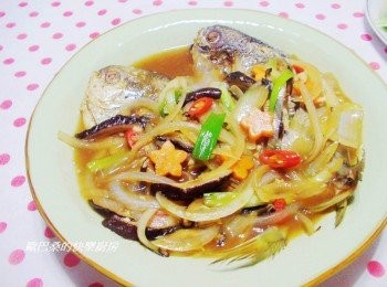 step8: 想讓魚肉和醬汁更溶合ˊ將煎好的魚再回鍋悶燒一下也可以ˊ 我懶ˊ就省略了ˊ一樣美味好吃ˊ 可以依據自己習慣自行變化運用喔~