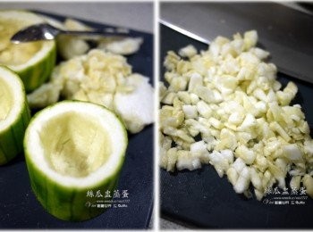 step2: 把裡面的絲瓜留約0.5公分的邊後，挖出果肉 2.挖出來的絲瓜切丁