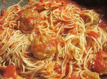 step6: 將作法5.麵條放入作法4.中拌勻,上桌前淋上橄欖油及起司粉增添風味即可