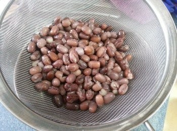 step2: 將紅豆隔去水份