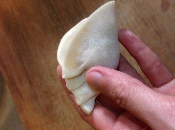 step5: 將作法4以水餃皮包裹。