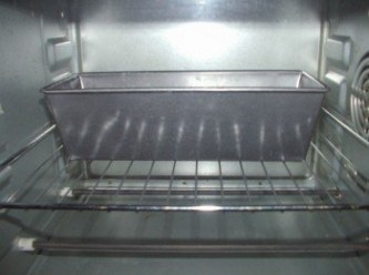 step7: 送入預熱180度c烤箱烘烤30~35分鐘ˊ完成取出ˊ放微涼即可脫模