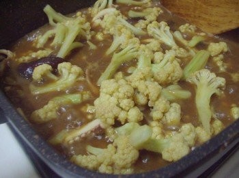 step5: 拌勻的咖哩湯汁ˊ讓它略滾成濃稠狀即可熄火