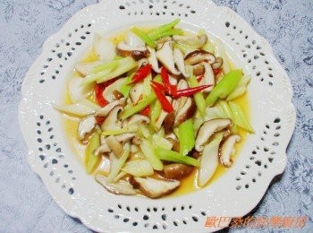 step5: 清爽好吃的西洋芹炒鮮菇就完成囉~