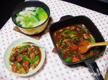 step5: 隨意搭配個湯就能輕鬆解決一餐喔。 懶得顧爐ˊ最後的燉煮也可以直接以電鍋來完成。