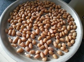 step2: 平勻放上光波爐有洞之蒸碟上