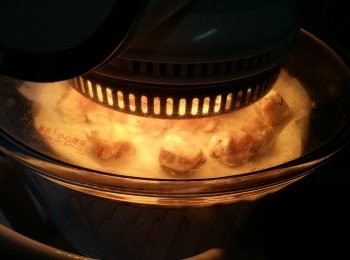 step5: 先波排骨8-10分鐘,反轉再波6-8分鐘(因每個爐溫唔同需目測)