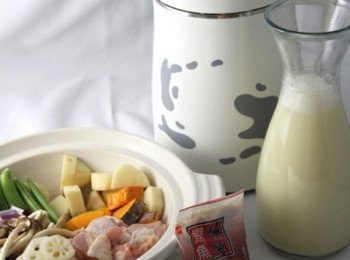 step1: 雞腿切塊，馬鈴薯切塊，蓮藕切片。