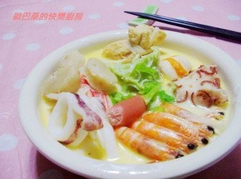 step5: 湯底固定ˊ配料隨喜好自行運用都OK的ˊ 不管海鮮ˊ肉類ˊ蔬菜.....都非常適合哦~ 可以煮成餐桌配湯ˊ也可像平時吃火鍋時ˊ先完成湯底ˊ 其餘配料要吃時再加。