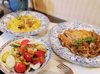 step10: 偶爾運用方便醬汁ˊ湯包ˊ 讓料理可以更輕鬆快速來完成ˊ 今年情人節套餐就變化一下ˊ相信我ˊ 自己做真的一點都不困難。 歐風田園餐【南瓜燉飯】【柚香腰果沙拉】 詳細食譜做法可參考:http://icook.tw/recipes/69236