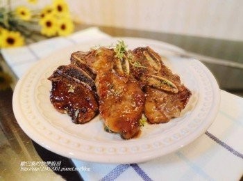 step11: 吃膩一成不變的牛排ˊ不妨這樣變化一下ˊ 蠻適合這樣帶骨牛排料理ˊ連小朋友也好喜歡喔! 其他牛排料理方式歡迎參考之前分享過的食譜。 柚子醬可用柳橙果醬取代ˊ檸檬汁也可用水果醋代替ˊ 除了牛排ˊ豬排ˊ魚類ˊ也適用這樣的料理方式ˊ 提供大家參考^^