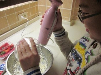 step4: 加入糖粉攪打均勻