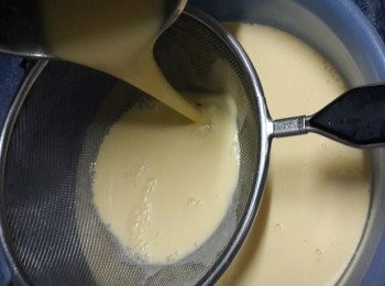 step6: 將打至混合的液體過篩2次