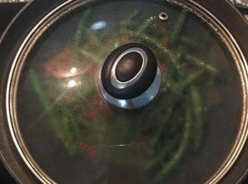 step10: 蓋鍋蓋燜ㄧ下，到水收乾。