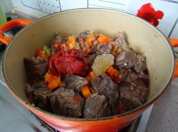 step6: 加入茄膏/冰糖/生抽