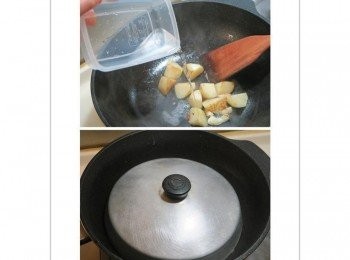 step7: 灑點水約1匙.蓋上鍋蓋(馬鈴薯中間較難熟)