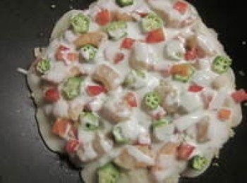 step5: 擺上蝦仁及蔬菜丁,再淋上<span class="group_2">麵糊</span>黏著,兩面煎到金黃即可起鍋