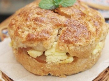 step9: 步驟完全不需任何技巧(笑) 酥脆外皮很迷人，爆出來的奶油起士很誘人 ♡