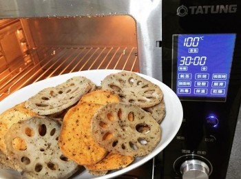 step7: 取出放涼後就可以食用啦！可以放入有乾燥劑的密封罐中並置於冰箱存放，較不易受潮和壞掉喔！