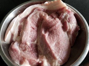 step1: 腩肉，已放湯煲 2 小時