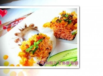 step8: 在花枝船上再淋上香味濃郁的金沙,滿足的海味讓人有幸福的滋味!