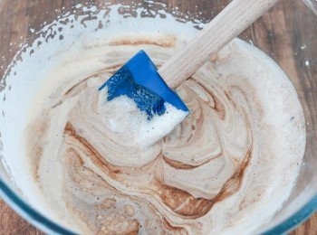 step3: 加入步驟一的巧克力漿，拌勻