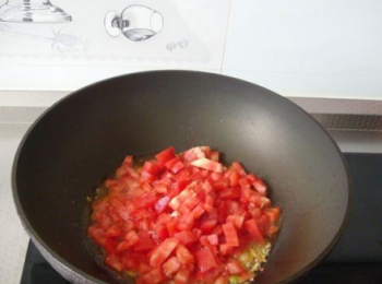 step5: 鍋中放油，油熱後，放入薑絲和蔥末爆香