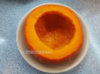 step2: 切開，用匙挖去瓜芯