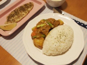 step8: 好香的咖哩味喔~~快把白飯準備好!!!