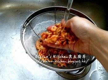 step3: 浸軟蝦米用水沖一沖洗及瀝乾