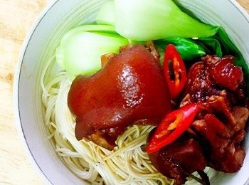 step4: 電鍋外鍋加水3米杯(約50分鐘，如果外鍋水太滿鍋蓋蓋不緊的話，就分兩次加)，跳起後再悶20~30分鐘