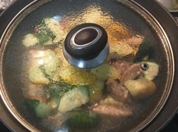 step6: 蓋鍋蓋悶煮一下。