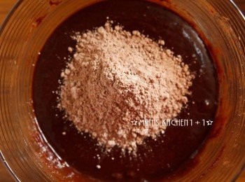 step5: 接下來分次的拌入步驟1的乾粉。