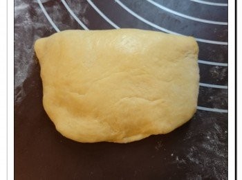 step4: 對摺。按實收口, 輕力按壓排出中間空氣。