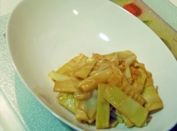 step6: 先盛起一部分炒好的筍子於盤內