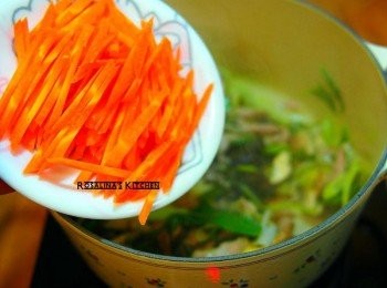 step10: 光這幾樣就已經香氣四溢了，紅蘿蔔是配色，不加也是OK的。