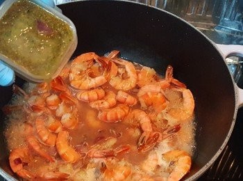 step6: 將青醬及<span class="group_2">調味</span>料加入。