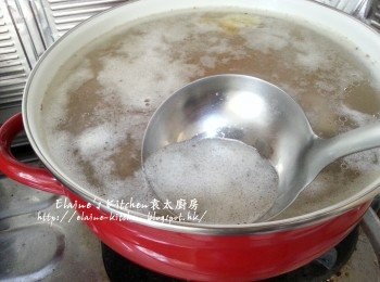 step3: 將面上泡泡盛起倒去