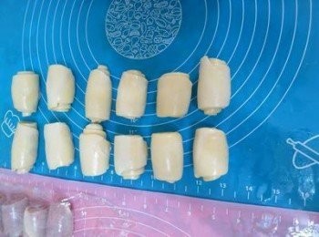 step4: 二次間醒10分再下一次桿捲(都是由短端捲起.)4.再醒10分,(此為第二次桿捲圖)