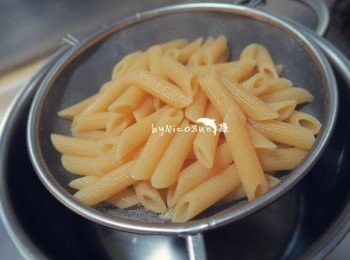 step2: 筆管麵煮到7-8分熟備用