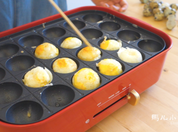 step4: 我喜歡厚厚的口感，所以把兩顆蛋結合成一顆球