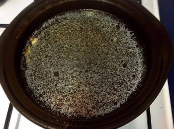 step3: 用原鍋加入水及味噌攪勻煲滾後加入以，再滾起。