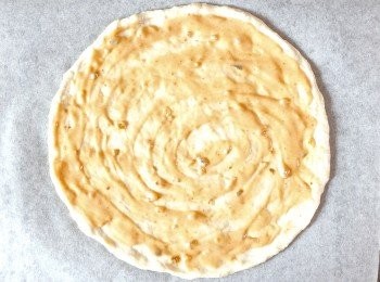 step11: 塗上千島醬，外圍剩約 1cm 不要塗。