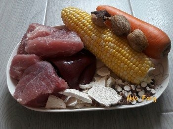 step1: 先反轉豬橫脷切去白色根部，再同瘦肉一齊汆水，汆水後要侵洗豬橫脷至乾淨，因他是豬的胰臟，要洗清他的血水，陳皮先浸軟去瓤，其他材料浸洗乾淨待用。