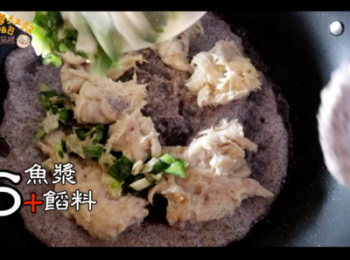 step6: 加入魚漿與豬絞肉混合好的餡料