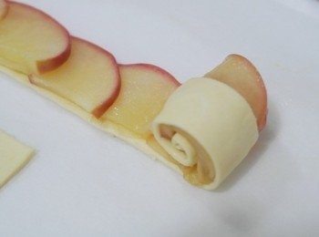 step4: 接著從右至左捲起來，不要捲太鬆喔!!!