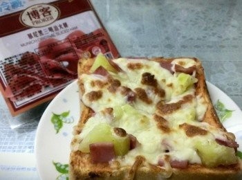 step5: 完成~簡單好吃又營養的披薩^^ ! 博客原味火腿片~和鳳梨超搭的~又清爽~很適合夏天喔