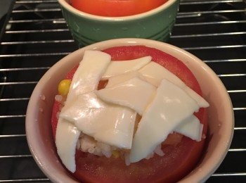 step8: 頂部鋪上芝士。