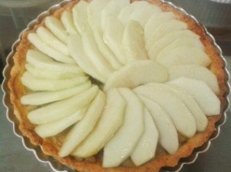 step5: 然後整齊地排好蘋果片，再蘋果表面塗一層溶化牛油